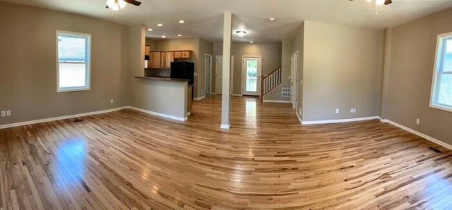 Photo - 265 W State St