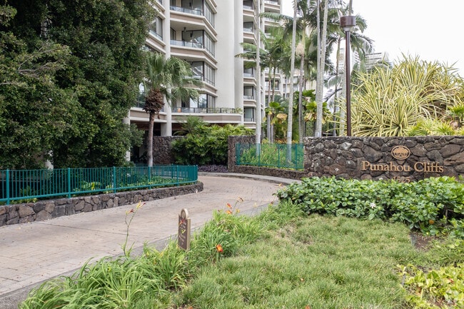 Photo - Punahou Cliffs
