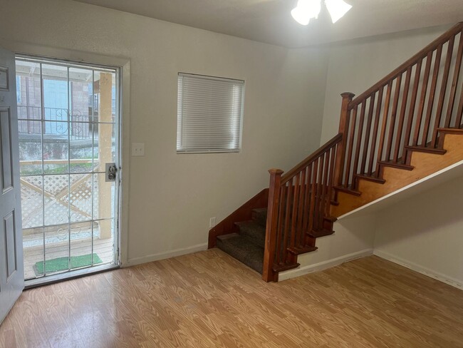 Building Photo - 919 Kentucky St Unit 919 Kentucky St 1/2 Rear