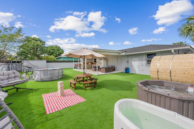 Photo - 2128 Dock St