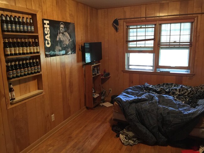 Photo - 4 Bed 1 Bath close to UWEC!