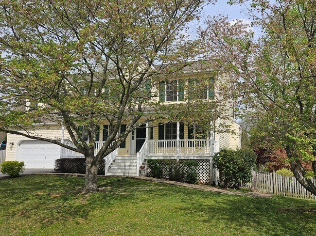 Photo - 4 BR, 3.5 BA Colonial