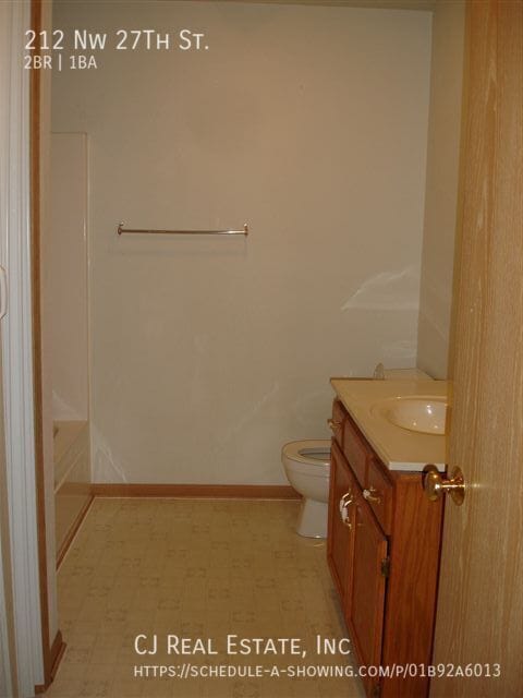 Photo - 212 NW 27th St Ct