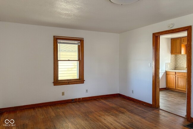 Photo - 217 E 39th St