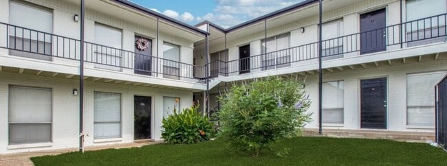 Photo - Glen Oaks Apartments