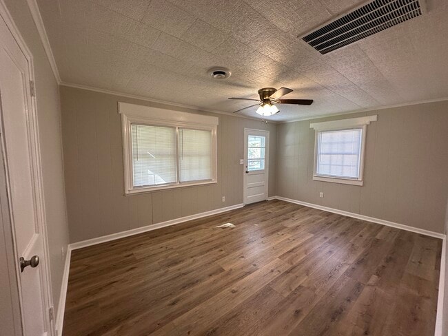 Photo - 1422 Cook St