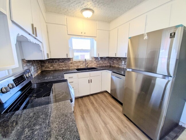 Photo - 2070 Monroe Blvd
