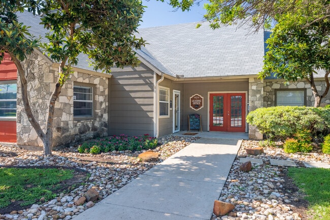 Centro de arrendamiento - Villa De Oro