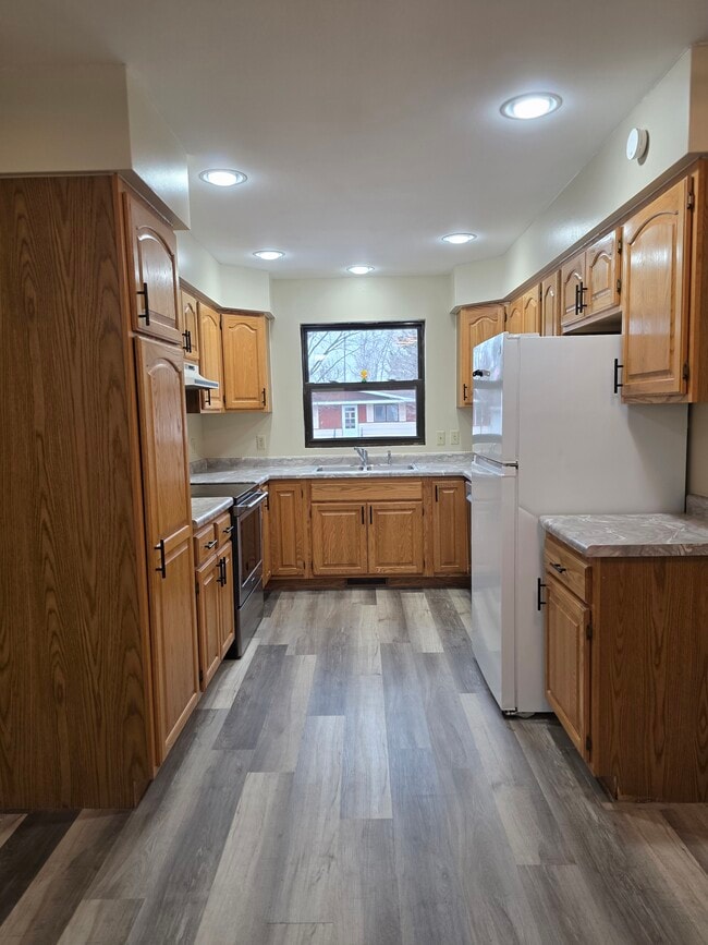 Cocina bien iluminada - 1207 E 14th St Unidad 1207