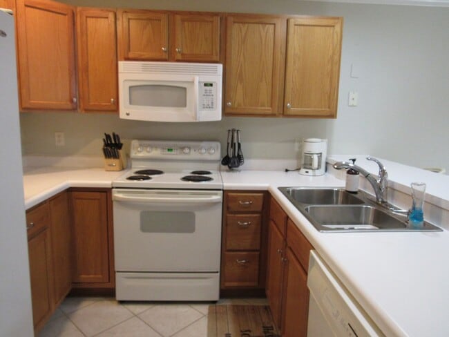 Photo - Lakefront 2 bedroom Condo For Rent