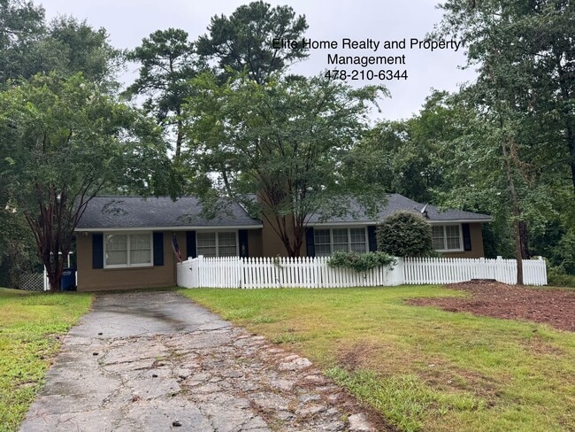 Building Photo - 828 Forest Ridge Dr W Rental