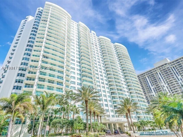 Building Photo - 20201 E Country Club Dr Unit 903