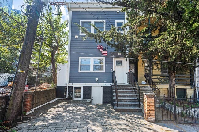 Building Photo - 143 Van Reipen Ave Unit 1 Rental