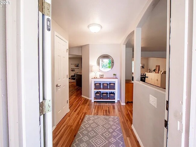 Photo - 979 Kintzley Ave