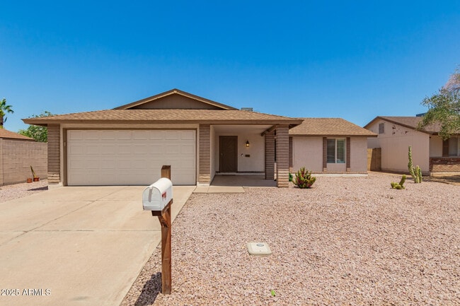 Photo - 1512 West Mariposa Dr House