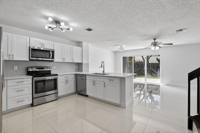 Photo - 735 NW 42nd Pl