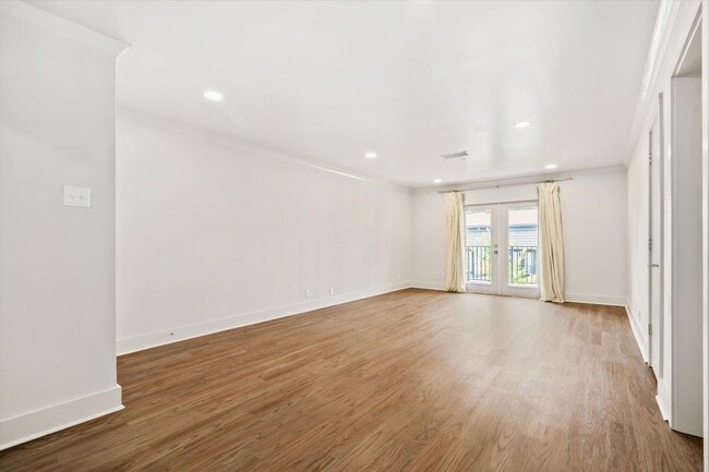 Photo - SPRINGHILL OAKS CONDOMINIUMS