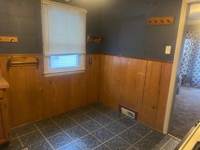 Photo - 3340 Dudley St