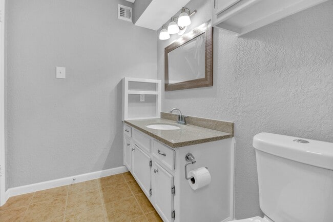 Building Photo - 521 Spring Dr Unit 3