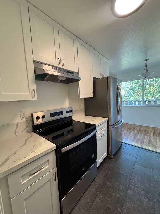 Building Photo - 455 Plum St Unit B Rental