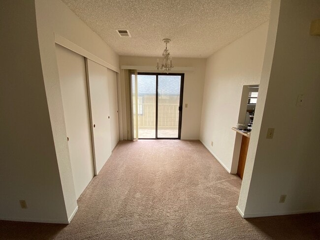 Building Photo - Upstairs two (2) bed / one (1) bath - South Atascadero (12) Unit 9333-12