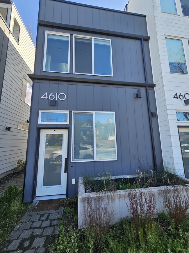 Photo - 4610 Woodland Park Ave N