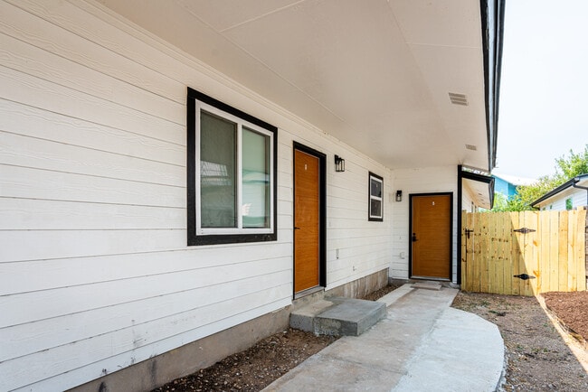 1142 Mansell Ave