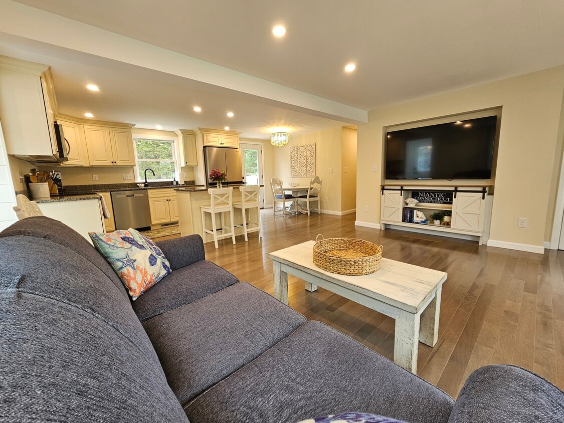 Photo - 22 Bush Hill Dr (Niantic, CT)