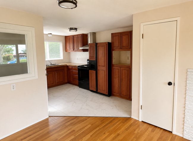 Photo - 42 W 27th Ave