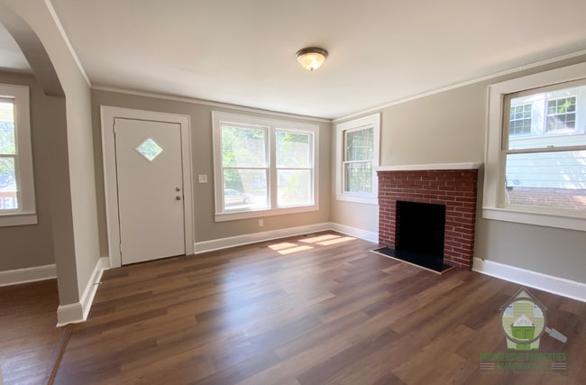 Photo - 607 Perry Rd