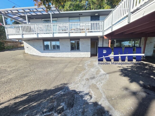 Building Photo - 1723 Shorewood Dr