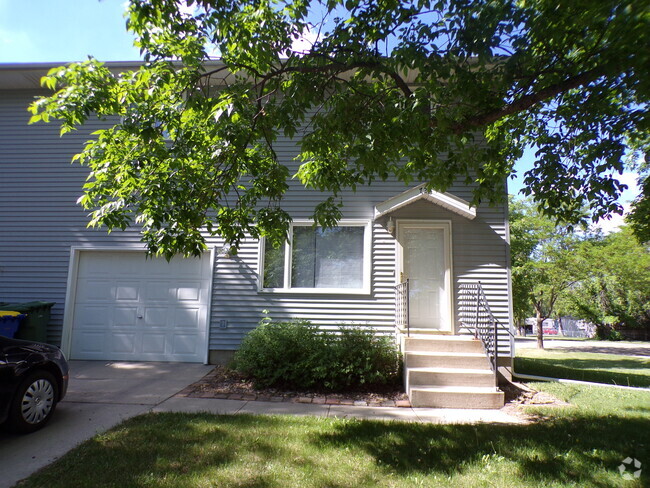 Building Photo - 725 5th St S Rental