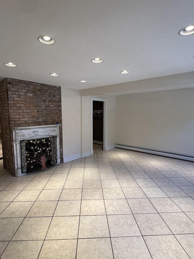 Building Photo - 253 4th St Unit 1 Rental