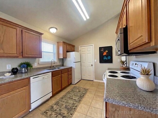 Building Photo - Beautifully Updated 3-Bedroom Home with Bonus Room & 3 Baths- 2 Car Garage in Branson MO