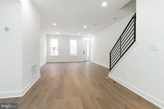 Building Photo - 1830 Montrose St