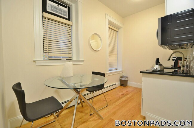 Photo - 79 Westland Ave Unidad 9