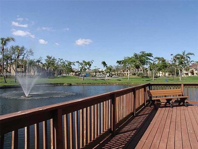 Photo - 651 Lyons Rd Unidad 10201