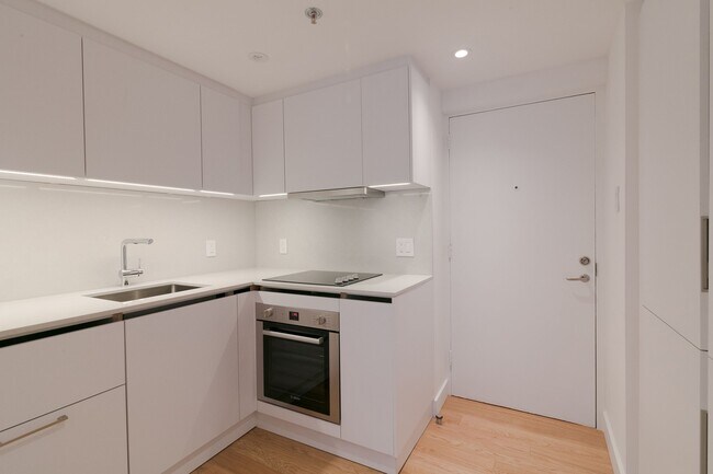 Building Photo - 3455 Rue Aylmer Unit 807