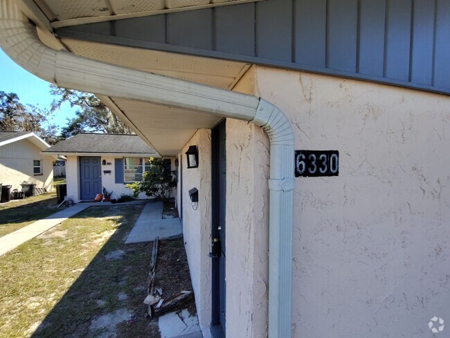 Building Photo - COMING SOON! 1/1 Apartment Close to Downto...