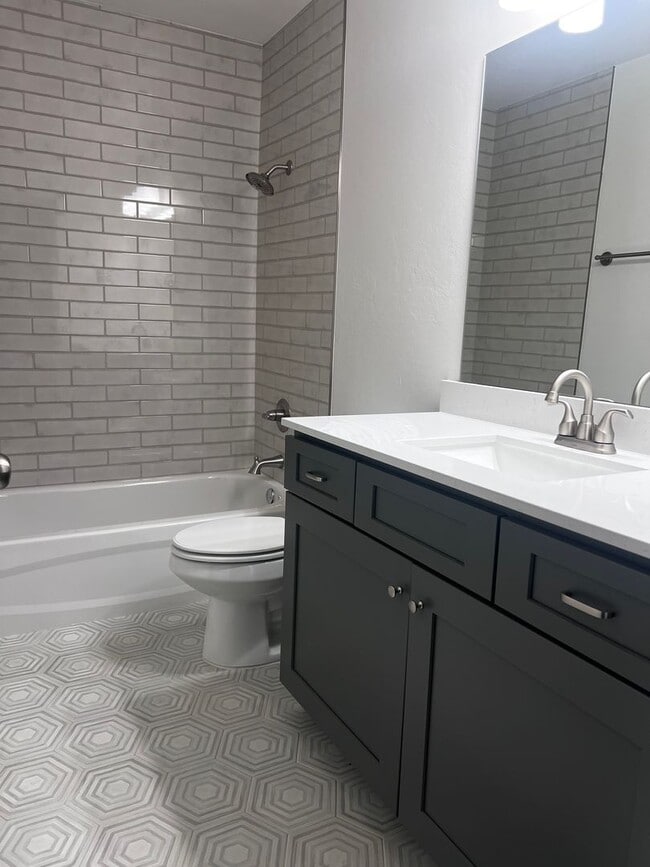 Photo - 1428 NE 10th St