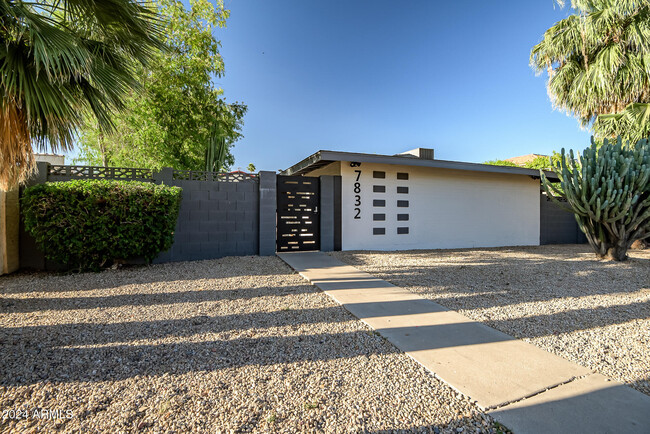 Photo - 7832 E Heatherbrae Ave Casa