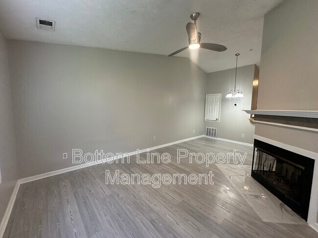 Photo - 942 Stewarts Creek Dr Unidad #8