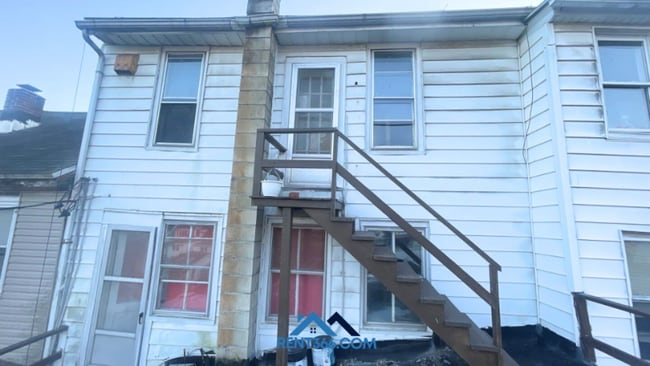 Building Photo - 582 Sunbury St