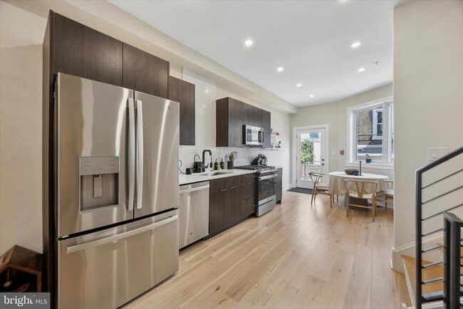 Building Photo - 721 N 3rd St Unit 3 Rental