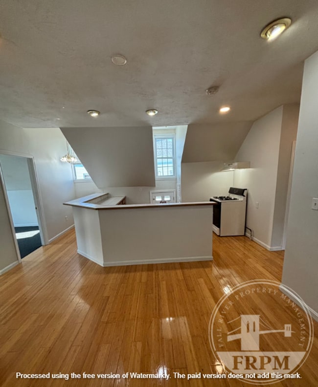 Building Photo - 196 Quequechan St Unit 3 Rental