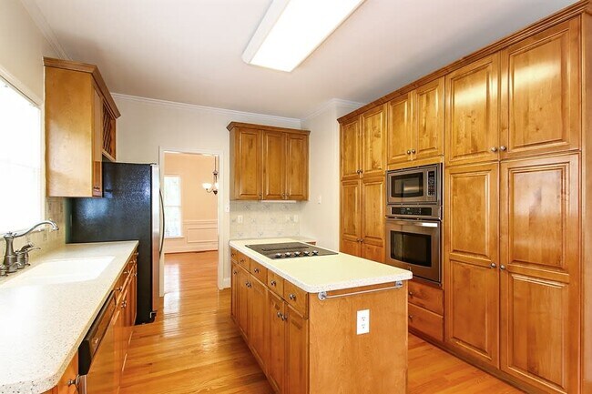 Photo - 16008 Cranleigh Dr