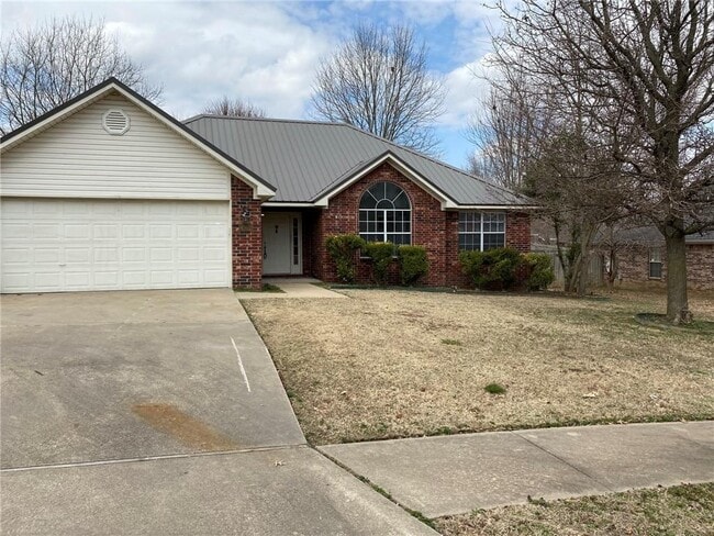 Photo - 4902 Hawthorne Way