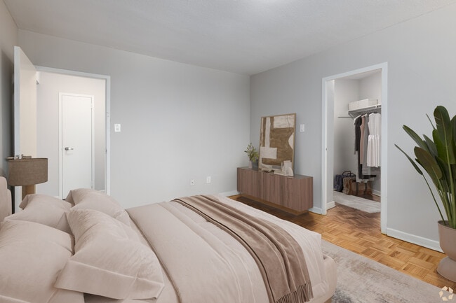 Photo - Rideau Towers