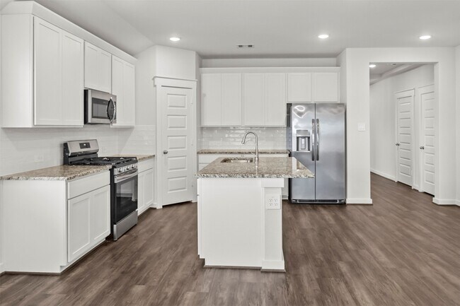 Photo - 30290 Kingston Heath Dr