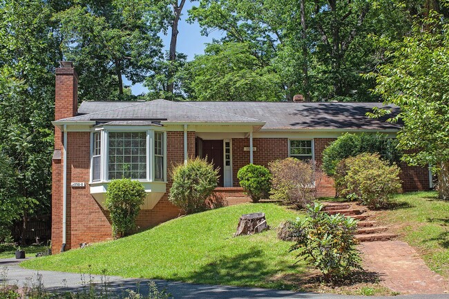 Building Photo - Move-in Ready & Pet-Friendly Rental Near Shops at Stonefield